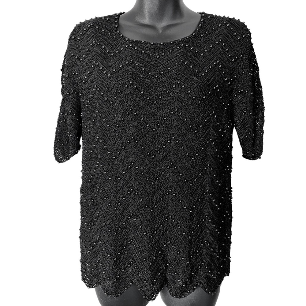 BLACK KNIT SHORT SLEEVE TOP WITH BLACK PEARLS